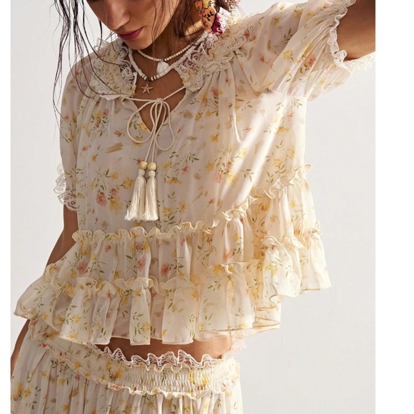 Boho Floral Print Notched Tie Neck Ruffle Hem Blouse - Picture 2 of 6